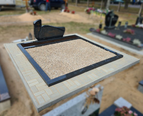Kapaviečių dengimas plokštėmis, paminklų gamyba, Paminklai, kapų dekoravimas skaldele, granitinių tri nkelių dangos įrengimas ir kiti kapaviečių tvarkymo bei įrengimo darbai www.kapu.lt +37065688083