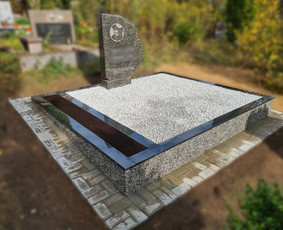 Kapaviečių dengimas plokštėmis, paminklų gamyba, Paminklai, kapų dekoravimas skaldele, granitinių tri nkelių dangos įrengimas ir kiti kapaviečių tvarkymo bei įrengimo darbai www.kapu.lt +37065688083