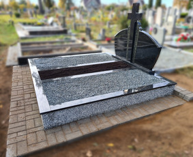 Kapaviečių dengimas plokštėmis, paminklų gamyba, Paminklai, kapų dekoravimas skaldele, granitinių tri nkelių dangos įrengimas ir kiti kapaviečių tvarkymo bei įrengimo darbai www.kapu.lt +37065688083