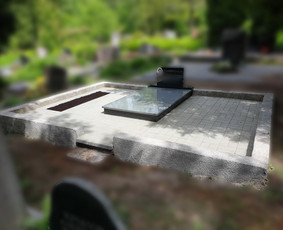 Kapaviečių dengimas plokštėmis, paminklų gamyba, Paminklai, kapų dekoravimas skaldele, granitinių tri nkelių dangos įrengimas ir kiti kapaviečių tvarkymo bei įrengimo darbai www.kapu.lt +37065688083