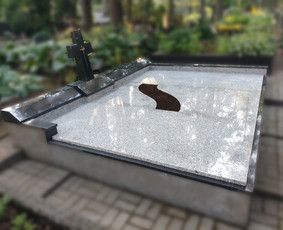 Kapaviečių dengimas plokštėmis, paminklų gamyba, Paminklai, kapų dekoravimas skaldele, granitinių tri nkelių dangos įrengimas ir kiti kapaviečių tvarkymo bei įrengimo darbai www.kapu.lt +37065688083