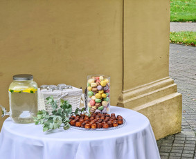 "Saldus Taip" šampano-vaišių staliukai / Saldus Taip / Darbų pavyzdys ID 2672293