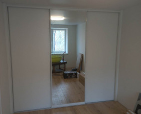 Kokybiški virtuvės ir kiti kietieji baldai - Stumdomų durų ir pertvarų gamyba - 1 Stumdomų durų ir pertvarų gamyba - Kokybiški virtuvės ir kiti kietieji baldai - 1