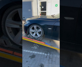 Vežimėliu naudojimas , sulūžusiomis važiuoklėmis transportuoti + 10€ vienas ratas , tai yra avarinis pasikrovimas