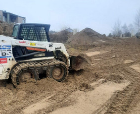 Žemės kasimas, lyginimas / Bobcat nuoma / Ekskavatoriai - Sklypo lyginimas, formavimas - 3 Sklypo lyginimas, formavimas - Žemės kasimas, lyginimas / Bobcat nuoma / Ekskavatoriai - 3