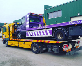Autosita Techninė pagalba kelyje. Traliukas. - Automobilio rato keitimas - 1 Automobilio rato keitimas - Autosita Techninė pagalba kelyje. Traliukas. - 1