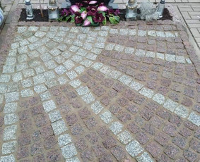 Kapaviečių įrengimas ir restauravimas. Visi darbai kapinėse - Kapo dekoravimas akmenėliais - 2 Kapo dekoravimas akmenėliais - Kapaviečių įrengimas ir restauravimas. Visi darbai kapinėse - 2