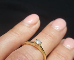 Suzadetuviu ziedelis su 0,17 ct  deimantu, geltonas auksas 585 praba - 425€