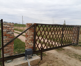 Vartų automatika, montavimas, remontas, visų tipų pulteliai - Kiemo vartai, gamyba - 2 Kiemo vartai, gamyba - Vartų automatika, montavimas, remontas, visų tipų pulteliai - 2