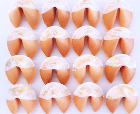 Stalo vardo kortelės, dovanėlės svečiams su laimės sausainiu / Laimės sausainiai - Fortune cookies / Darbų pavyzdys ID 2725731