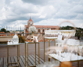 Šampano / vaišių staliuko paslauga.