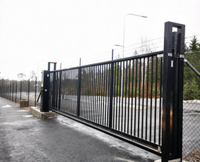 Metalinės tvoros - - Tvoros - Vartai - Montavimas - Garantija - - 4