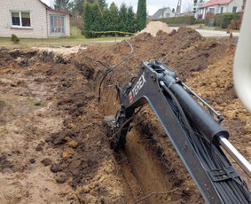 Mini Ekskavatoriaus, bobcat, savivarčio ir krano paslaugos - Inžinerinių tinklų įrengimas - 1 Inžinerinių tinklų įrengimas - Mini Ekskavatoriaus, bobcat, savivarčio ir krano paslaugos - 1