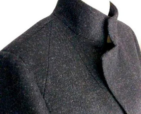 Pagal individualius matmenis sukurtas ir pasiūtas vyriškas žieminis paltas su vilnoniu pašiltinimu.
