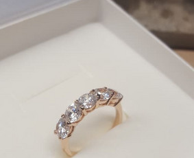 Raudono aukso praba 585 ziedas su cirkoniu 160€