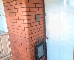 Šildymo krosnis iš siaurų pilnavidurių keraminų plytų