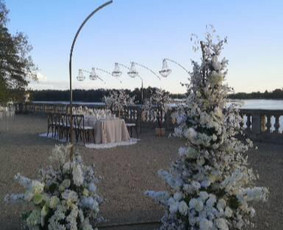 Floristika ir dekoras švenčių dekoravimas - Kompozicijos iš dirbtinių gėlių - 1 Kompozicijos iš dirbtinių gėlių - Floristika ir dekoras švenčių dekoravimas - 1