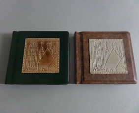 Užrašų knygutė (10x10). Kaina - 10 eurų.