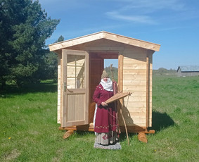 Bendravimas, pokalbiai, dainavimas, sutartinių giedojimas,  vaikščiojimas, keliavimas, apeiga, būrimas iš augalų, apiterapija: bičių lova, bičių terapija.