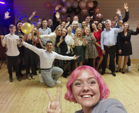 Vakaro vedėjas ir dainininkė / Bernadeta Mikelinskienė / Darbų pavyzdys ID 2868577