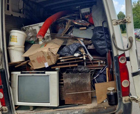 Pigus šiukšlių bei senų baldų išvežimas. Griovimo darbai. - Šiukšlių išvežimas - 3 Šiukšlių išvežimas - Pigus šiukšlių bei senų baldų išvežimas. Griovimo darbai. - 3