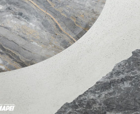ULTRATOP cementinė savaime išsilyginanti grindų danga. "Terrazzo" efektas užpildais. Privatus objektas Lietuvoje. Interjero dizainas: DO ARCHITECTS. Nuotrauka: Norbert Tukaj.