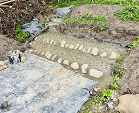 Betonuojame akmenimis, laipteliai, aikšteles, ivažiavimus, tvoras.