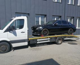 Tralas Kaunas Lenkija Techninė pagalba Lietuvoje Lenkijoje - Automobilio rato keitimas - 1 Automobilio rato keitimas - Tralas Kaunas Lenkija Techninė pagalba Lietuvoje Lenkijoje - 1
