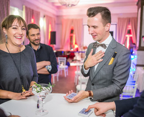 Vedėjas Iliuzionistas Justinas [Lt, En] / Justinas Malinauskas / Darbų pavyzdys ID 539403