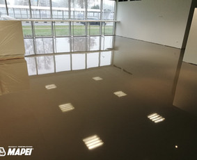 MAPEFLOOR SL savaime išsilyginanti epoksidinė danga, "AVIS" automobilių nuomos punktas, Vilniaus oro uostas