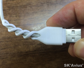 "Apple" laido apsaugos nubraižytos ir padarytos 3D spausdintuvu.
skaviusportfolio.wordpress.com/2020/10/15/apple-cable-protectors/
