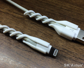 "Apple" laido apsaugos nubraižytos ir padarytos 3D spausdintuvu.
skaviusportfolio.wordpress.com/2020/10/15/apple-cable-protectors/