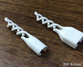 "Apple" laido apsaugos nubraižytos ir padarytos 3D spausdintuvu.
skaviusportfolio.wordpress.com/2020/10/15/apple-cable-protectors/