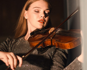 Smuiko muzika jūsų šventėms / Smiltė Rapečkaitė / Darbų pavyzdys ID 2922845