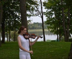 Smuiko muzika jūsų šventėms / Smiltė Rapečkaitė / Darbų pavyzdys ID 2922847
