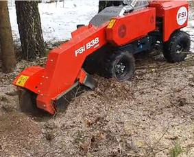 Naikiname, frezuojame, kelmus. Mulčiuojame peraugusią žolę - Kelmų naikinimas, frezavimas - 1 Kelmų naikinimas, frezavimas - Naikiname, frezuojame, kelmus. Mulčiuojame peraugusią žolę - 1