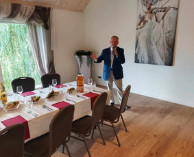 Vedėjas Arvydo Jaronskio iškilmės. Arvydas ir A5ko / ajaronskis7 / Darbų pavyzdys ID 2927945
