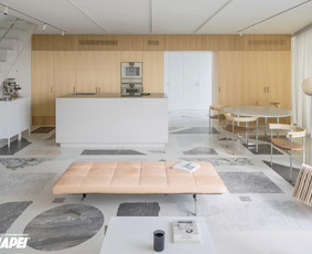 ULTRATOP cementinė savaime išsilyginanti grindų danga. "Terrazzo" efektas užpildais. Privatus objektas Lietuvoje. Interjero dizainas: DO ARCHITECTS. Nuotrauka: Norbert Tukaj.