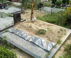 Raidžių kalimas ant paminklų, visi kiti kapaviečių darbai. - Kapavietės užpylimas skaldele - 2 Kapavietės užpylimas skaldele - Raidžių kalimas ant paminklų, visi kiti kapaviečių darbai. - 2