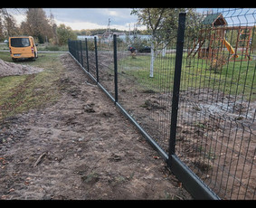 Montuojam segmentines ir metaliniu tvoralenčių tvoras - Tvoros pamatai, betonavimas - 2 Tvoros pamatai, betonavimas - Montuojam segmentines ir metaliniu tvoralenčių tvoras - 2