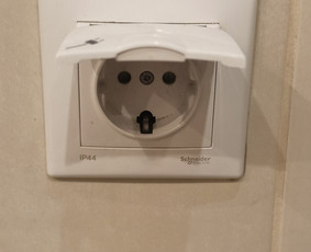 Smulkūs elektros darbai - Grindjuosčių montavimas, virtuvės mont., meistras namuose - 1