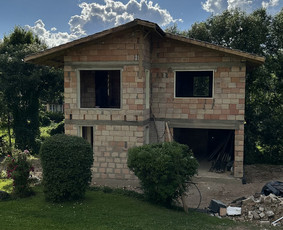 mūras-stogas