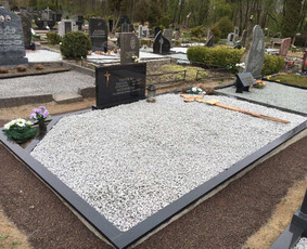Kapaviečių įrengimo ir restauravimo darbai. - Kapo dekoravimas akmenėliais - 4 Kapo dekoravimas akmenėliais - Kapaviečių įrengimo ir restauravimo darbai. - 4