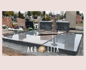 Rekonstruota kapavietė Impala ir Fian granitas.
Skaldyto granito takai.
Ginkūnų kap.