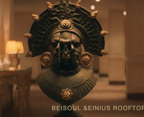 Muzikinio dueto „Beisoul&Einius“ portetinė skulptūra, skirta vaizdo klipui. Plastilinas, gipsas, h - 80 cm.
