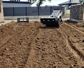Mini Cat ekskavatoriaus / Mini Bobcat Mt100 paslaugos - Sklypo lyginimas, formavimas - 3 Sklypo lyginimas, formavimas - Mini Cat ekskavatoriaus / Mini Bobcat Mt100 paslaugos - 3