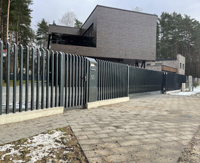 Tvoros, vartai, stumdomi kiemo vartai, automatika - Tvoros pamatai, betonavimas - 1 Tvoros pamatai, betonavimas - Tvoros, vartai, stumdomi kiemo vartai, automatika - 1