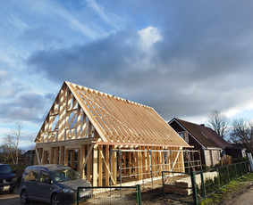 Stoginės, stoginių gamyba - Karkasinių namų statyba, pamatai, stogai, mūras - 1