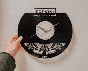 Unikali verslo dovana - laikrodžiai iš vinilinių plokštelių - Verslo dovanų gamyba - 1 Verslo dovanų gamyba - Unikali verslo dovana - laikrodžiai iš vinilinių plokštelių - 1