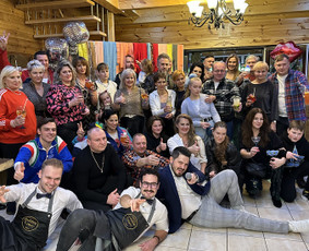 Vakaro vedėjas ir dainininkė / Bernadeta Mikelinskienė / Darbų pavyzdys ID 3116395
